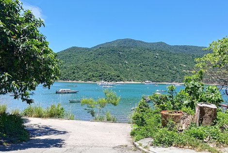 Don't turn left here. Keep going straight