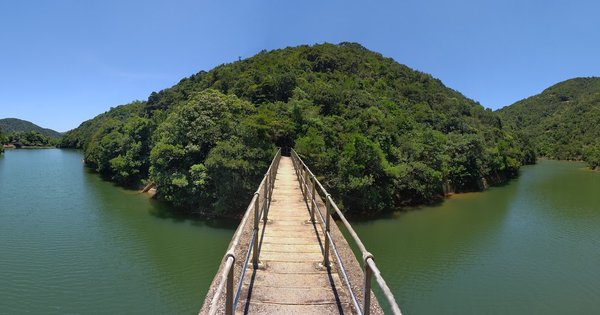Masonry aqueduct and Tai Tam Bywash Reservoir