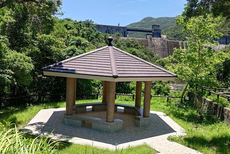 Tai Tam Intermediate dam behind a pavilion