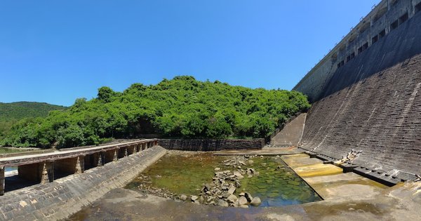 Tai Tam Tuk Reservoir Dam viewpoint