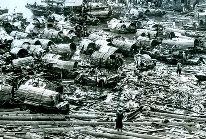 Typhoon Wanda (1962) causes plenty of destruction in Shau Kei Wan (courtesy Wikimedia Commons)