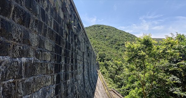 Up close with the Tai Tam Intermediate Dam